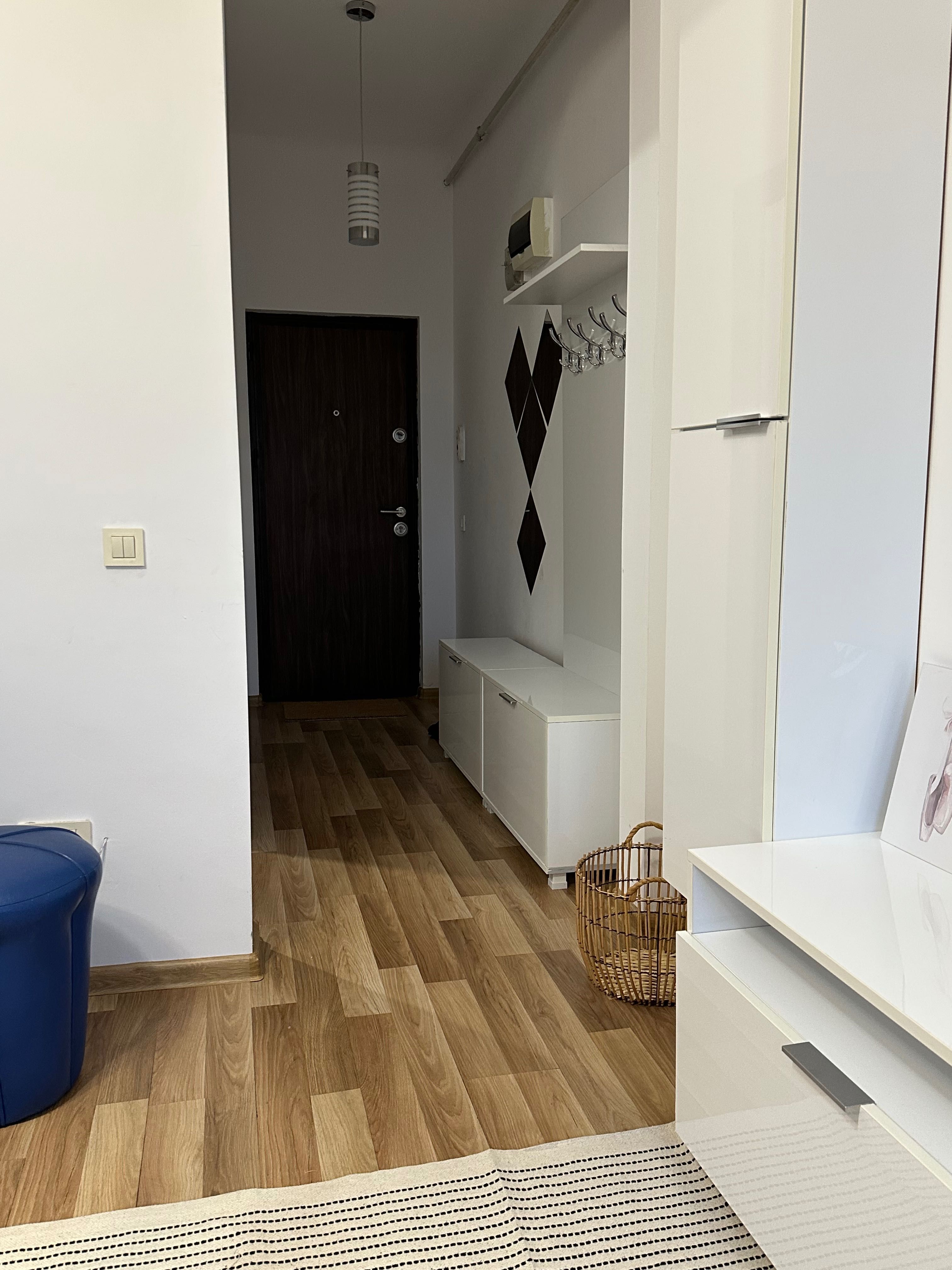 Ap 2 camere, in fata Facultate Drept, str Mihail Kogalniceanu,sector 5