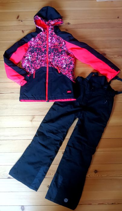 НОВ!!! Ски екип Roxy р-р 12-14/164см. яке, панталон и ръкавици и др.