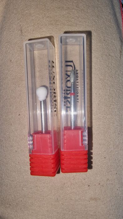 Se vând produse de unghii