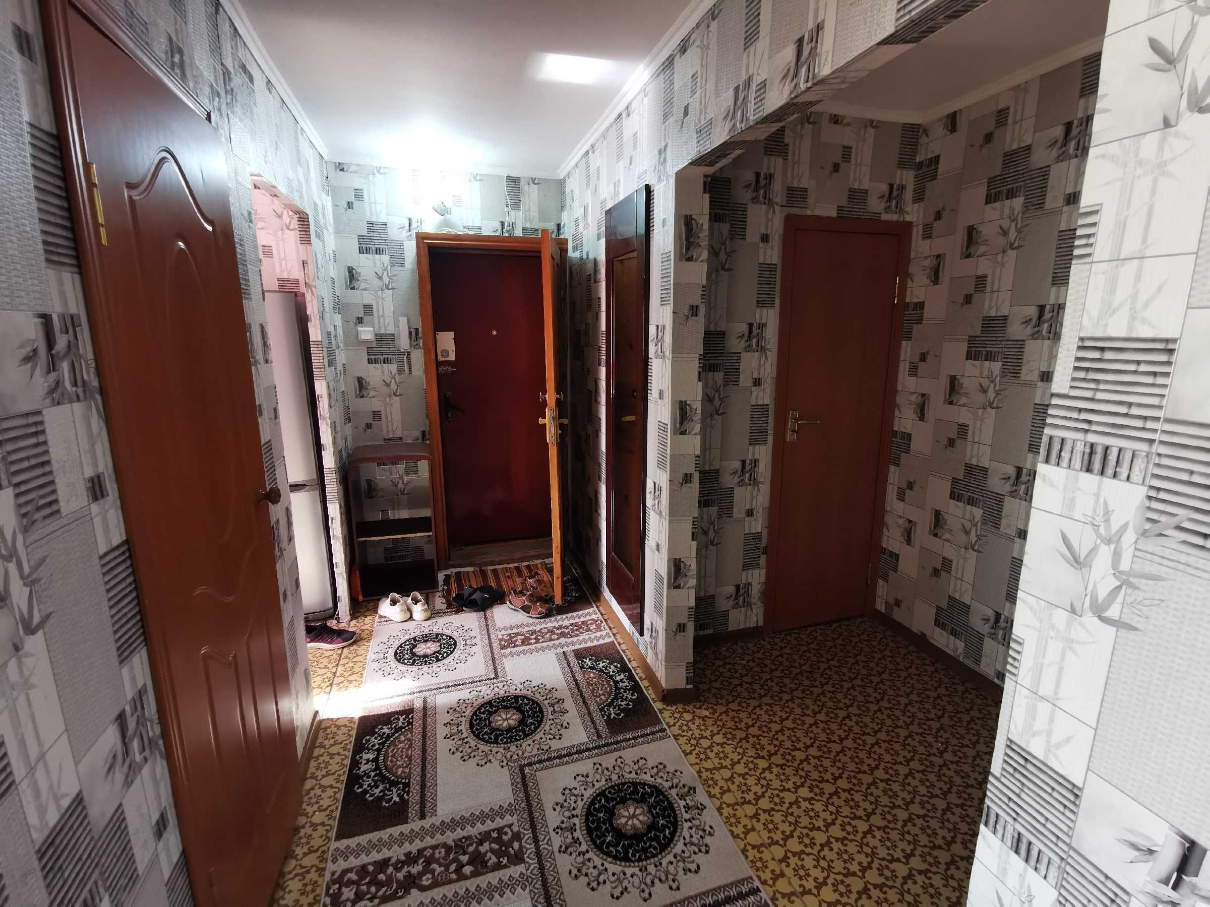 Сдается 3 комнатная квартира в 4-ом микрорайоне.