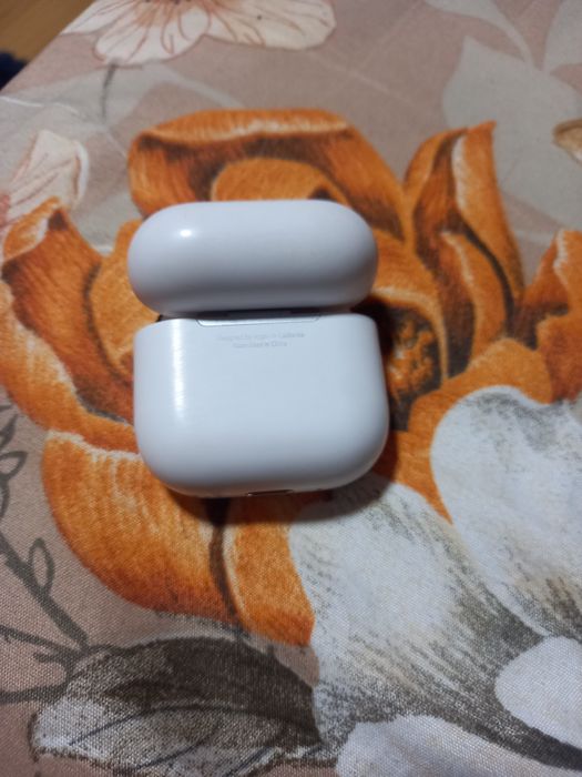 AirPods generatia 4