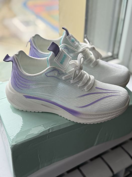 Легкие кроссы абсолютно новые!