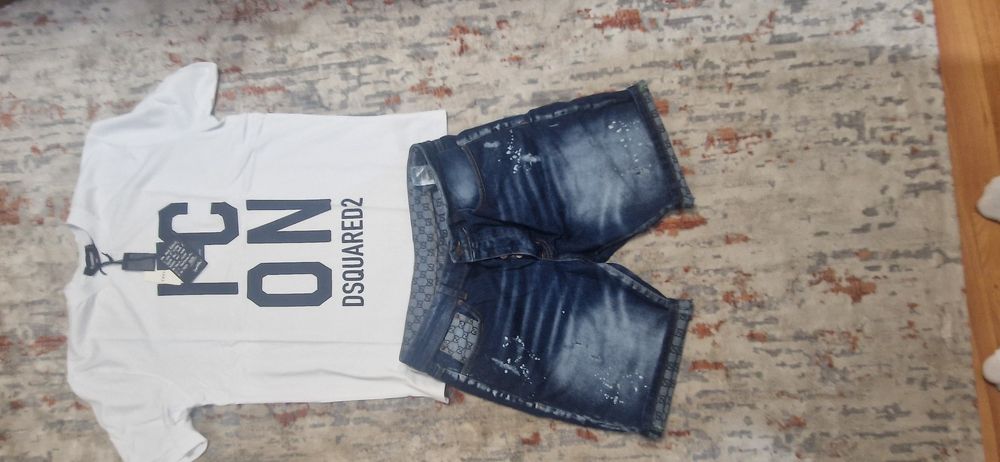 Compleu blugi si tricou diferite