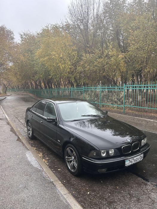 Продам машину BMW 528