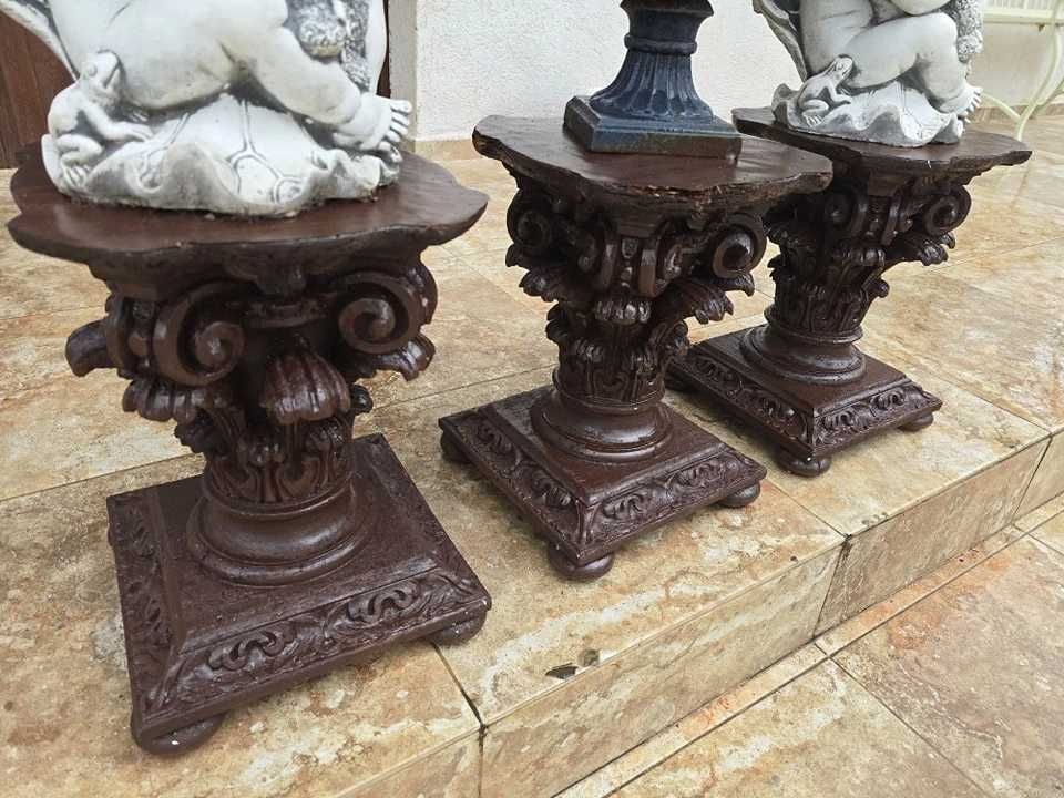 Set de 3 suporți pentru statuete sau flori din lemn .