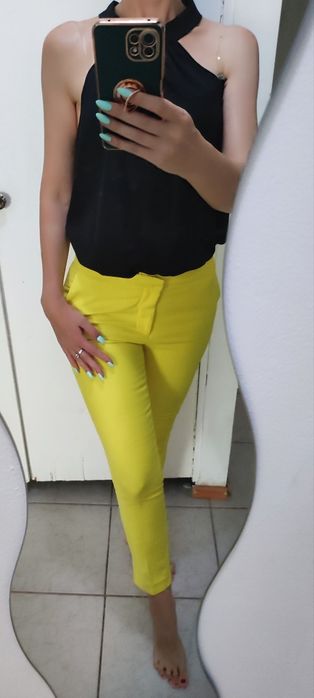 Pantaloni galbeni eleganti