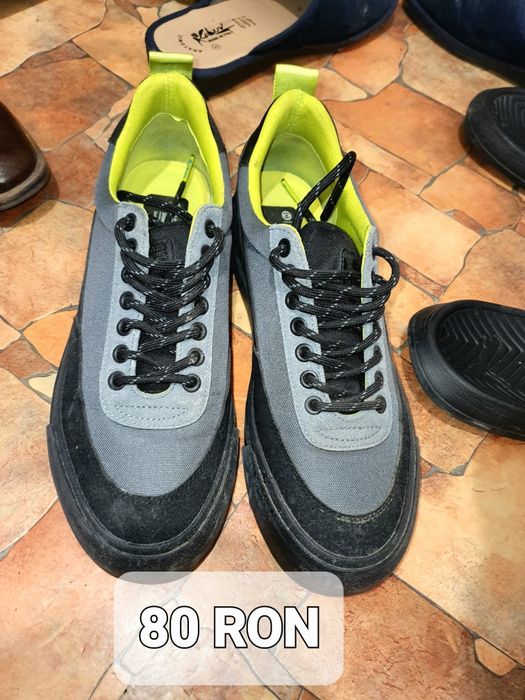 Vand adidasi , pantofi.