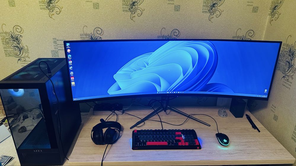 Мощный Игровой Компьютер с 49 дюймов Монитором