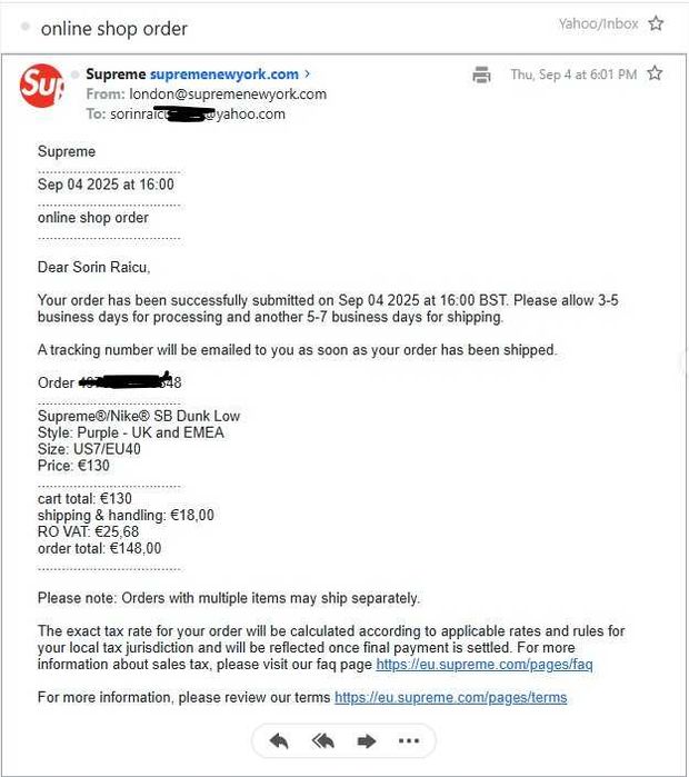 Supreme Nike SB Dunk Low