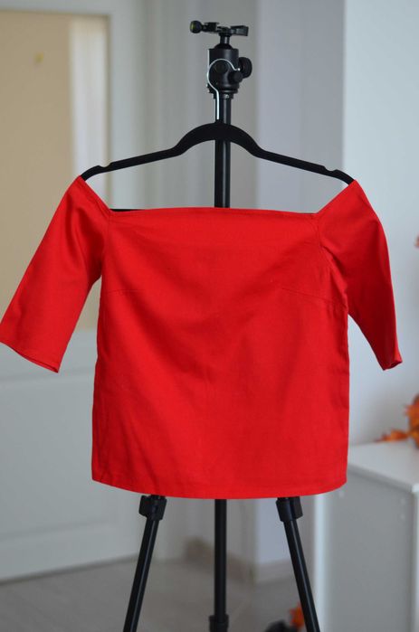 Top rosu cu umeri goi, Moha, marimea S