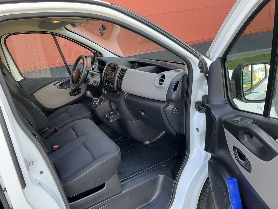 Renault Trafic 8+1 lung TVA inclus si deductibil