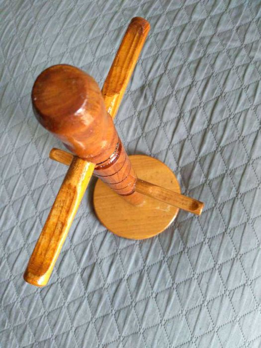 Поставка за чаши -дървена