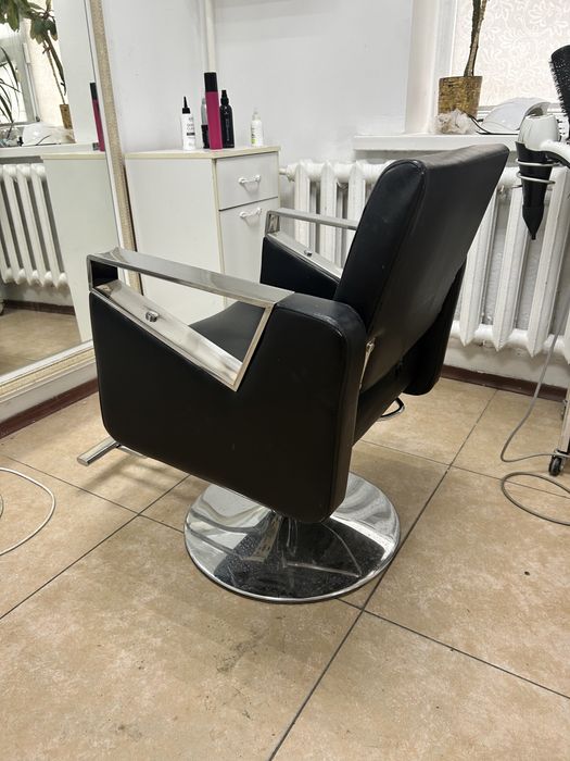 Продам 2 кресла и помощник парикмахера