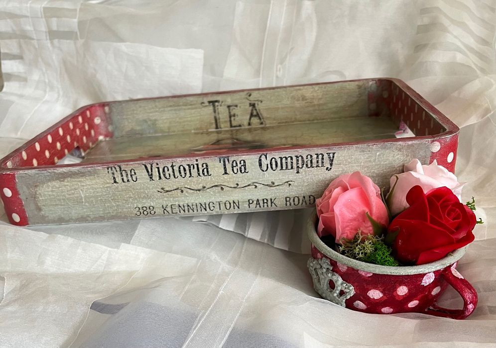 Дървен поднос с декупаж.