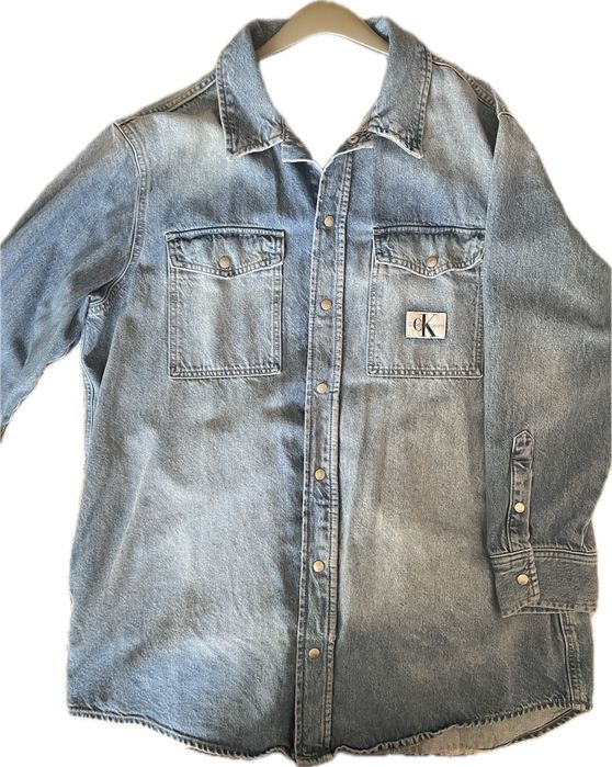 Много стилно дънково яке на марката Calvin Klein