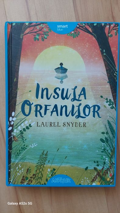 Insula orfanilor , Laurel Snyder , Nou-nouță