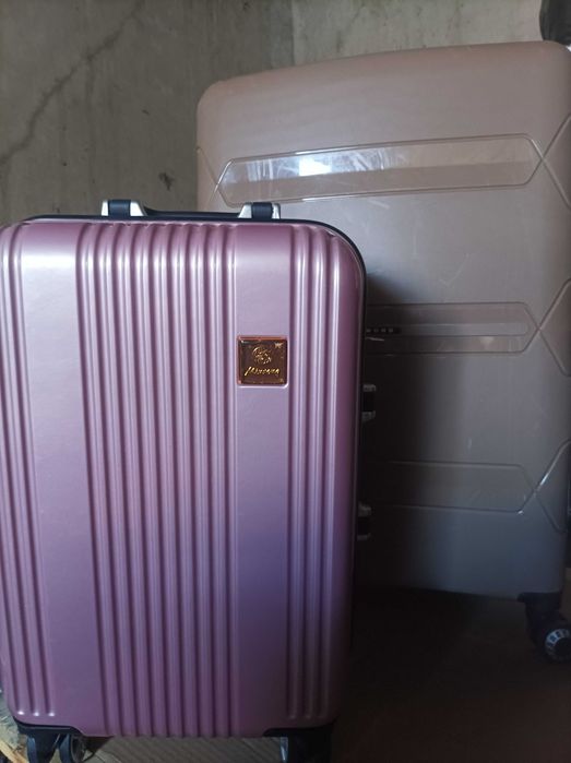 Куфар голям и малък твърди