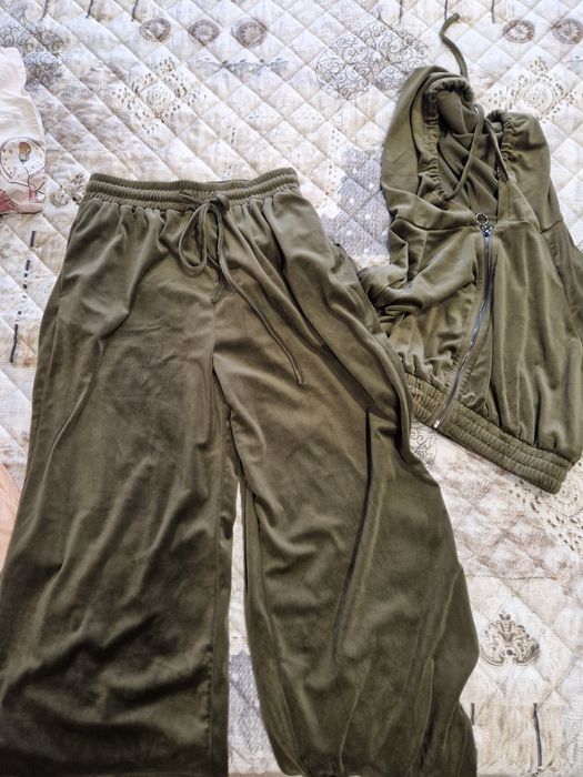 Нов дамски спортен екип - кадифе