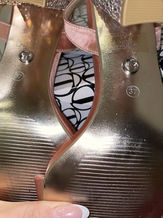 TATA ITALIA Високи токчета с блестящи кристали