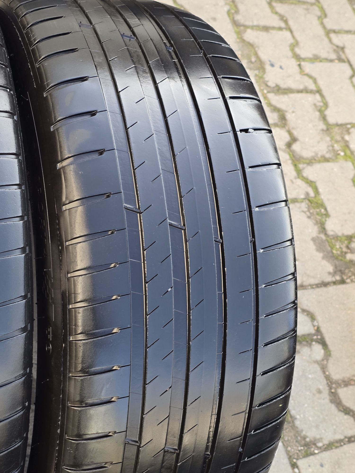 235 45 18 Michelin