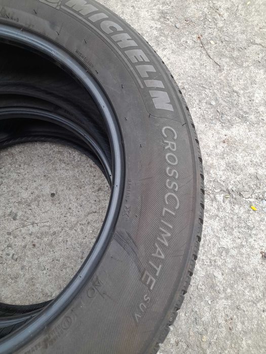 Продава две гуми 235 60 18 цола,Michelin Cross Climate,ДОТ 4421