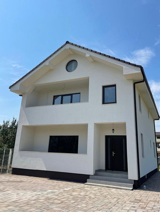 De inchiriat casa cu 2 apartamente