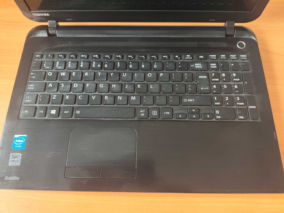 Vând 3 laptopuri utilizate dar functionale: Toshiba și 2 HP