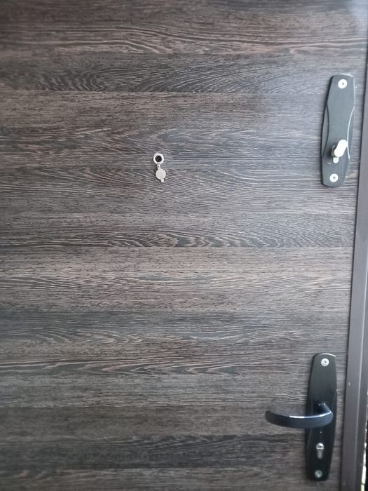 Ușa de intrare apartament