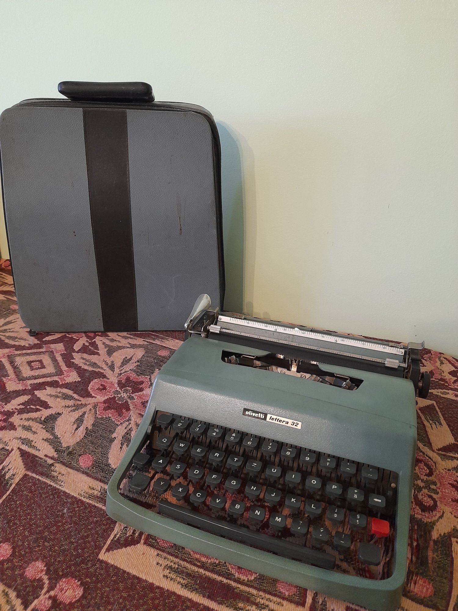 Masina de scris Olivetti littera 32