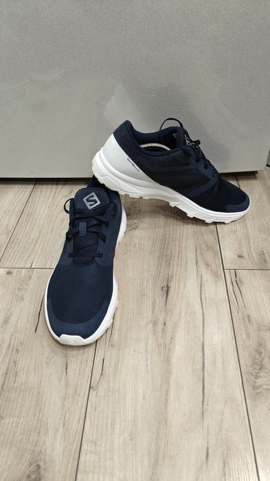 Salomon .  Nr .  44.5