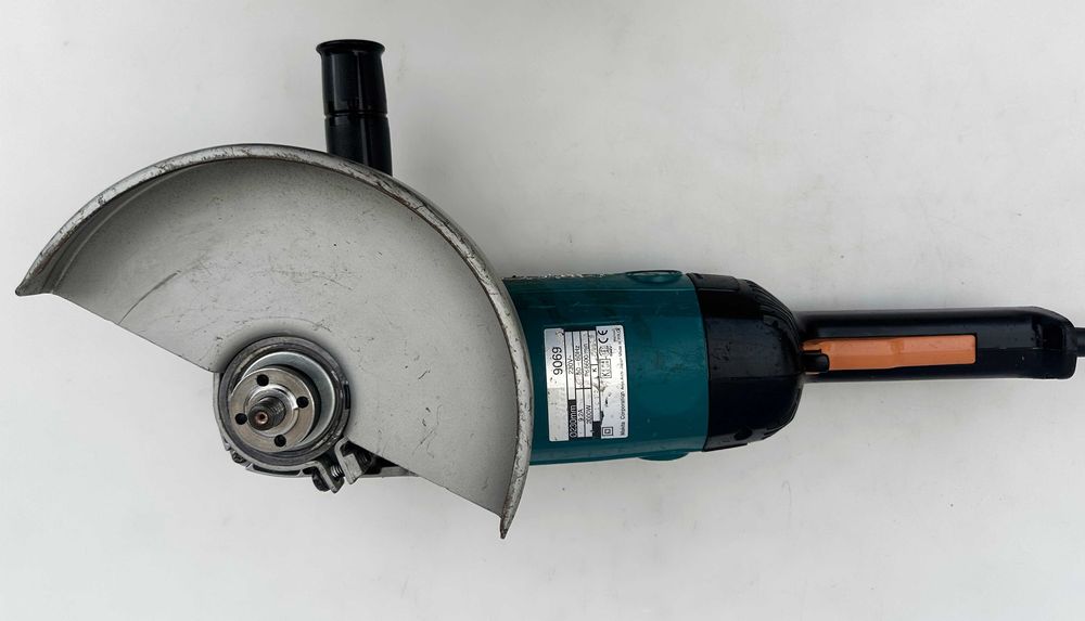 Makita 9069 - Голям ъглошлайф 2000W 230мм
