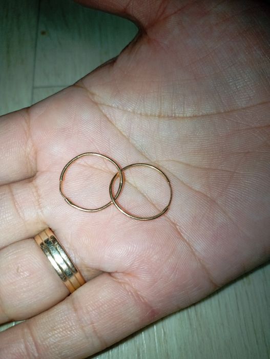 Продам детский серги золото
