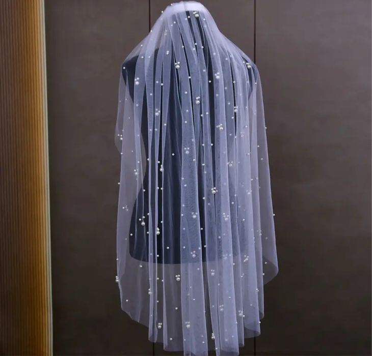 Voal deosebit cu perle