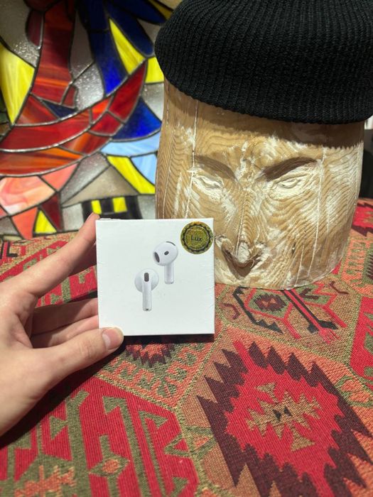 Наушники AirPods 4