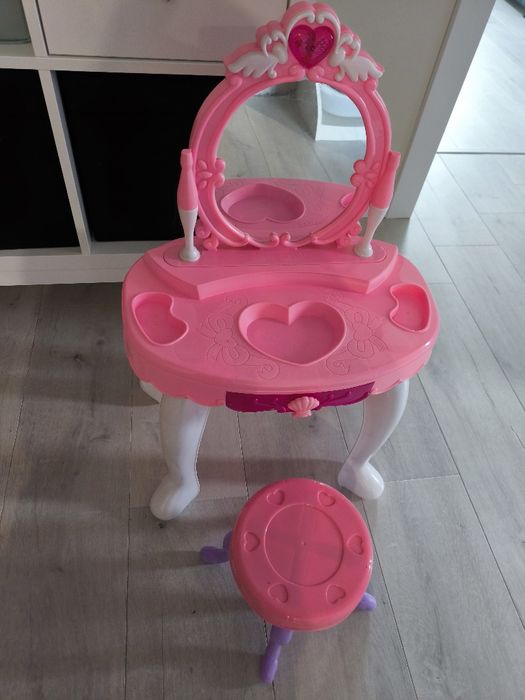 Măsuță și scaun de machiaj pentru fetite