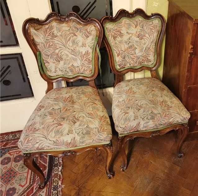 Set masa + 2 scaune vechi, din lemn masiv