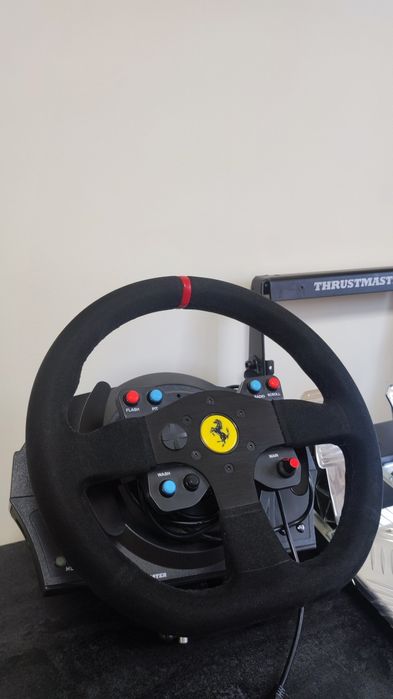 Волан Thrustmaster T300 Ferrari Alcantara + T3PA Pro педали- като нов