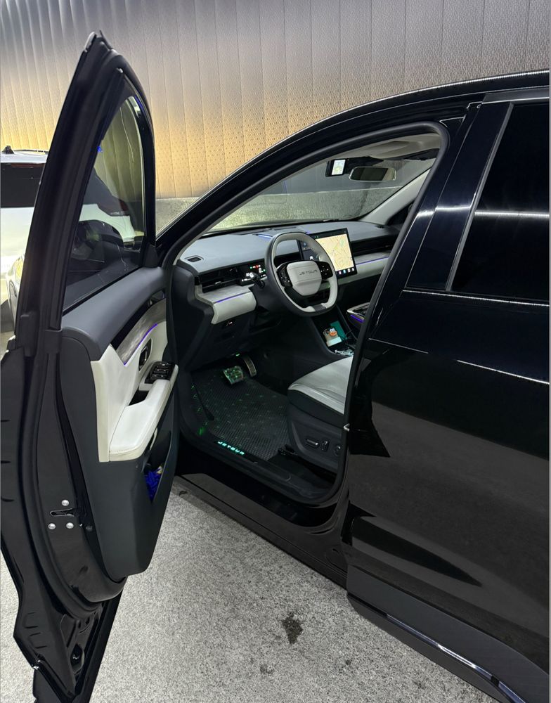 Jetour Dashing 1.6T 2023 Bejiviy salon 2ta eshikda kraska bor