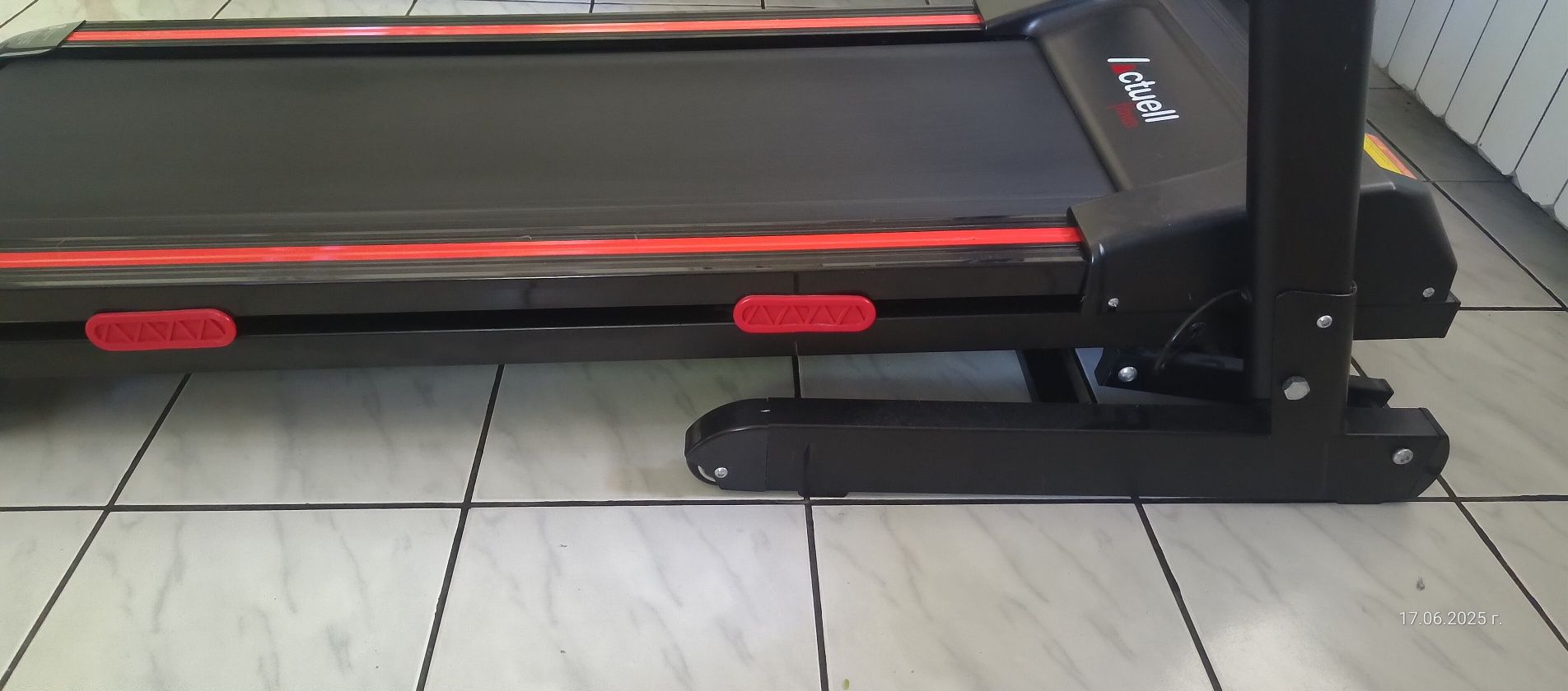 Продавам Бягаща Пътека Actuell Fitness 12km 1,5 hp с проблем