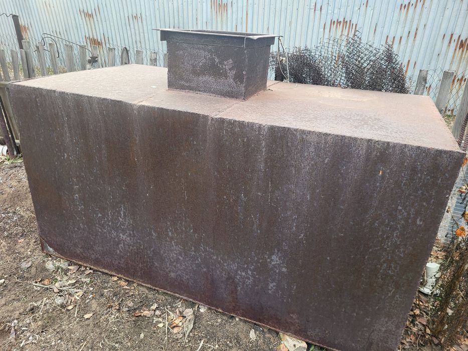 Железный бак, толщина листа 10 мм.