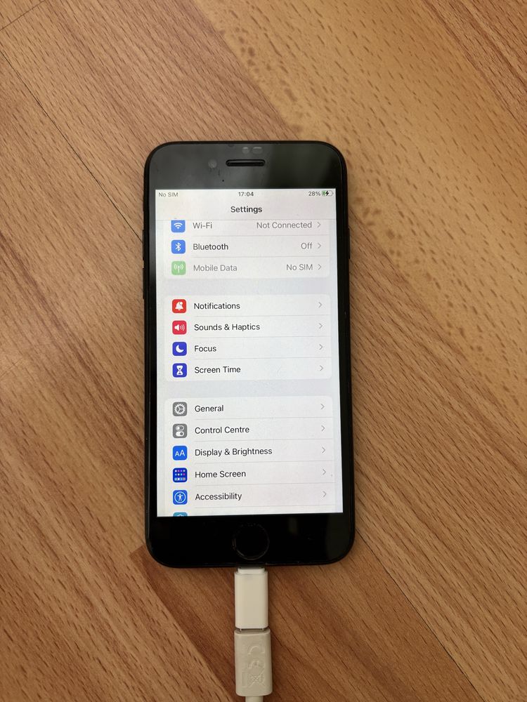 iPhone 7,32 GB напълно работещ с протектор и кейс !