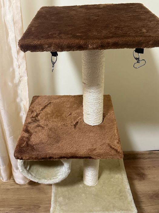 Ansamblu de joaca pentru pisici.