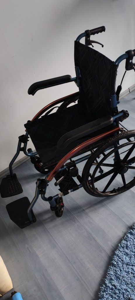 Cărucior cu rotile ptr pers cu dezabilități