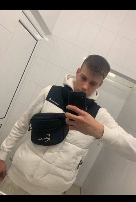 Borseta karl la pret bun