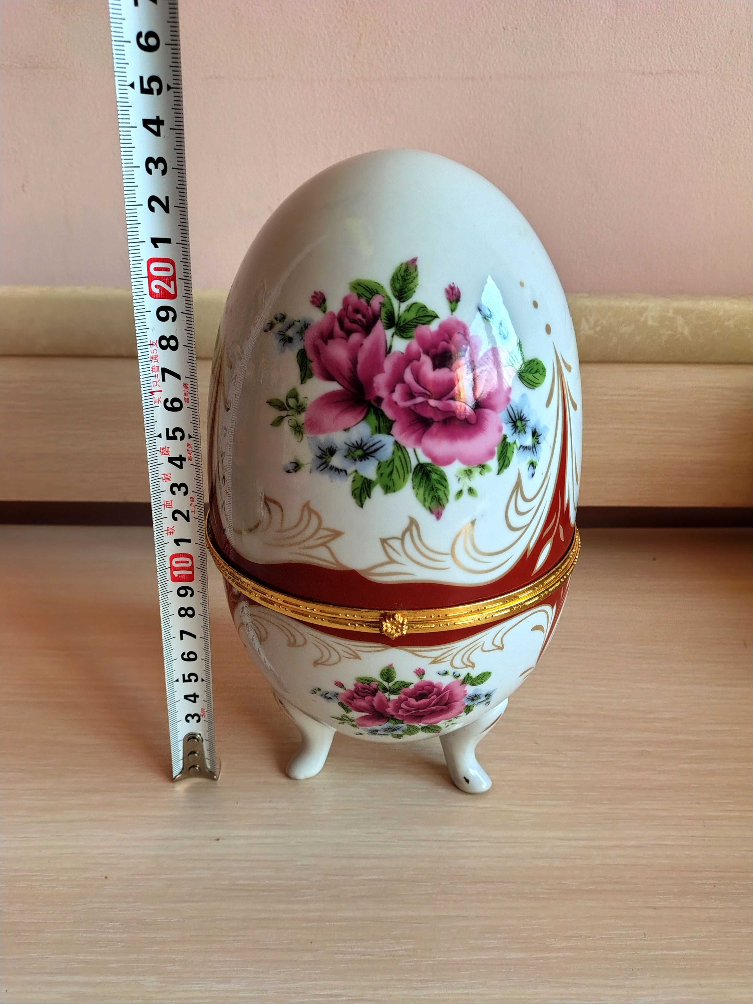 Страхотно Огромно Порцеланово Яйце- Кутия За Бижута