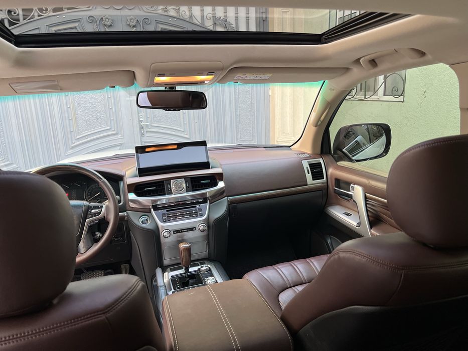 Toyota Land Cruser 200