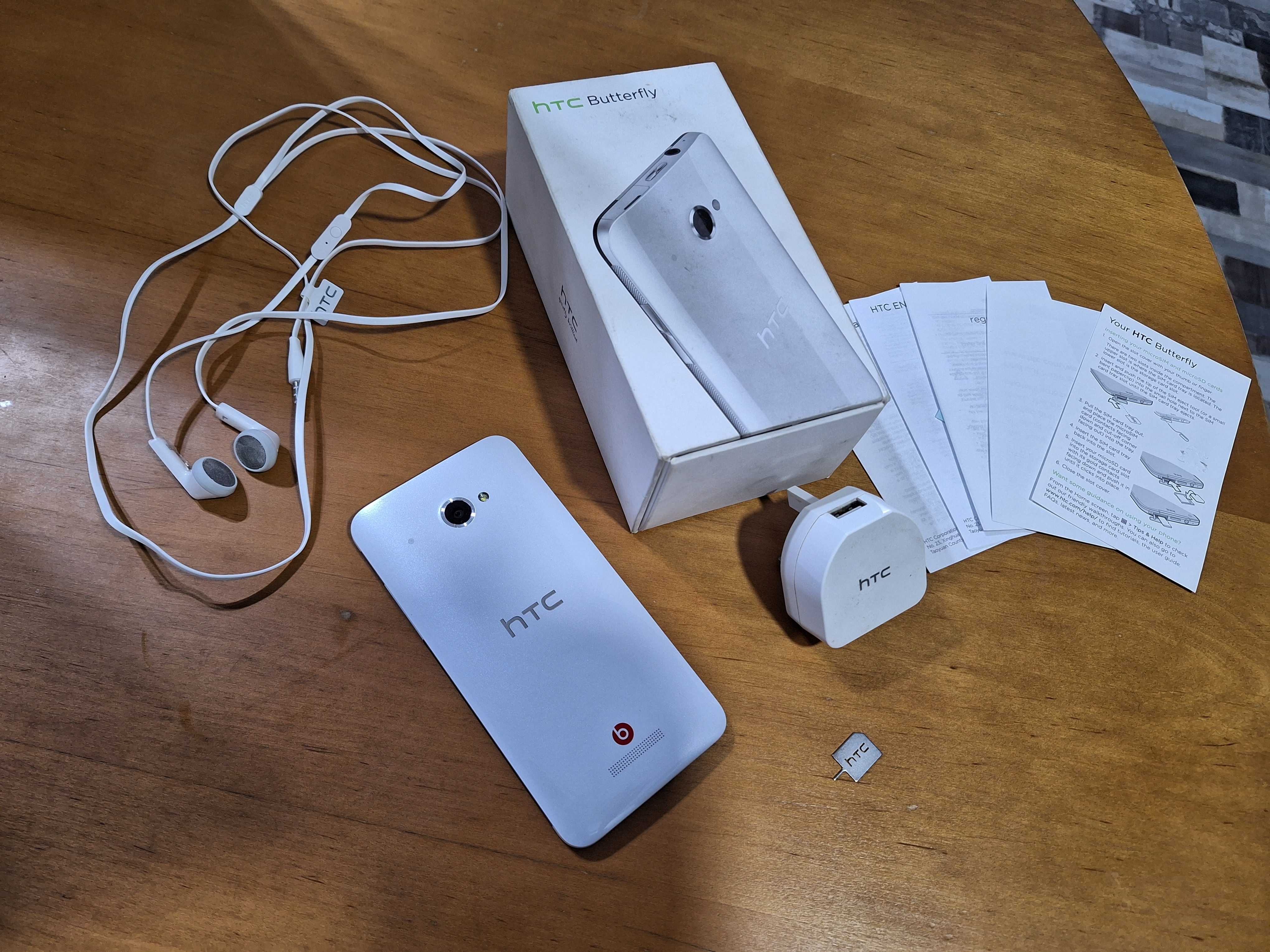 Продам смартфон HTC Butterfly X920d + Бонус подарок