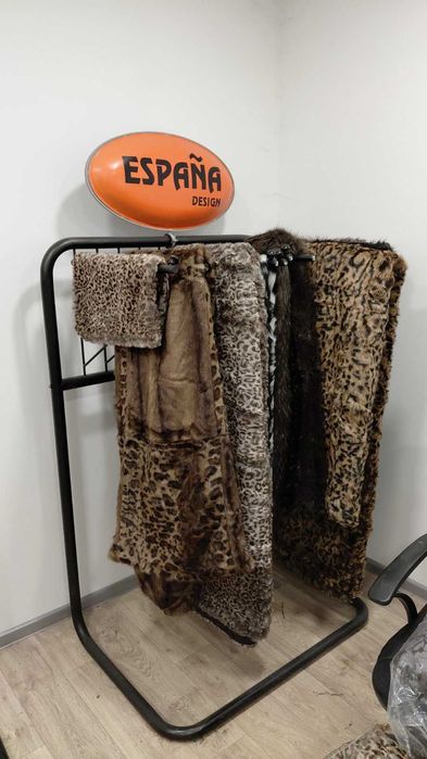 Търговско оборудване - стойки-щендери