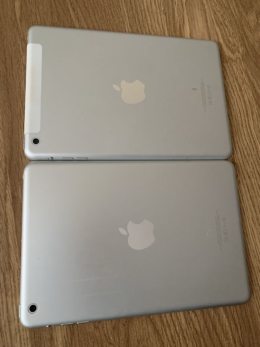 Doua iPad pentru piese .