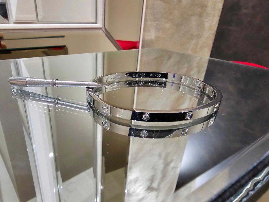 CARTIER Love White Gold 10 Diamonds Small Model Гривна с Отверка